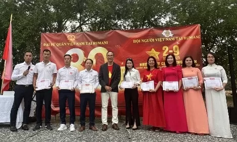 Vietnamese community in Romania celebrates 80th National Day with enthusiasm