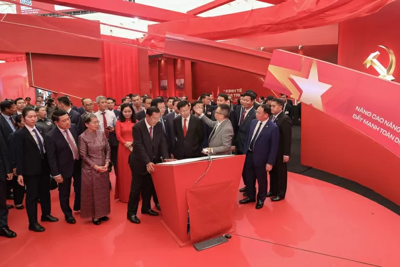 Lao, Cambodian leaders visit exhibition of Vietnam’s 80-year national achievements