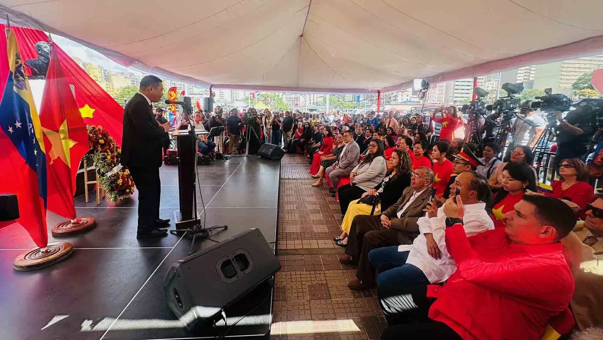 Venezuela celebrates the 80th Anniversary of the August Revolution and Vietnam's National Day