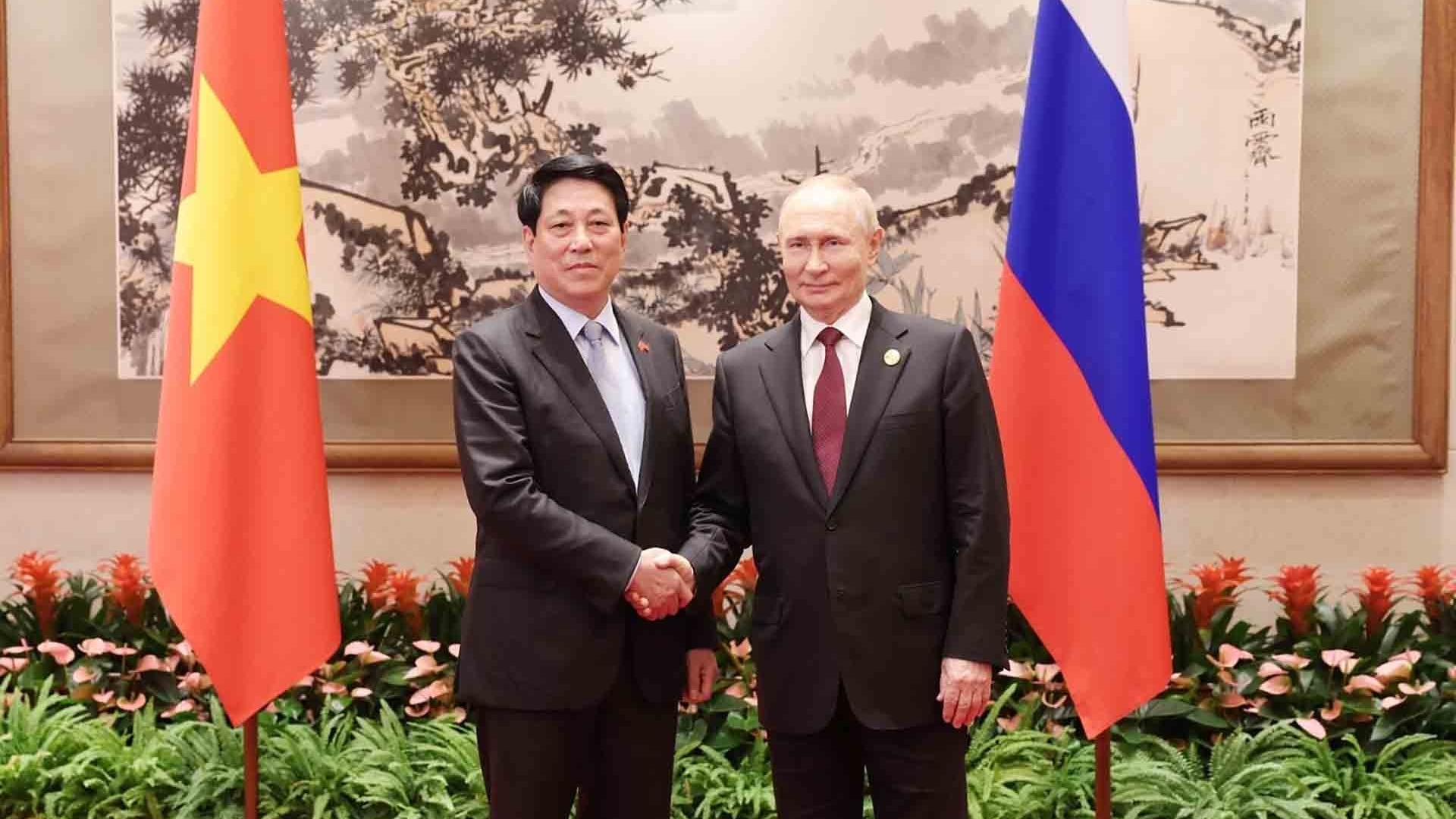 President Luong Cuong meets Russian President Vladimir Putin in Beijing, China