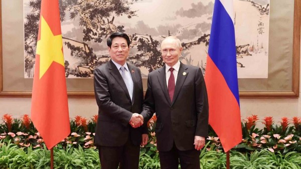 President Luong Cuong meets Russian President Vladimir Putin in Beijing, China
