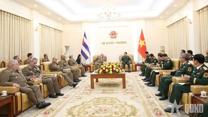 General Nguyen Tan Cuong meets with Cuban Minister of Revolutionary Armed Forces