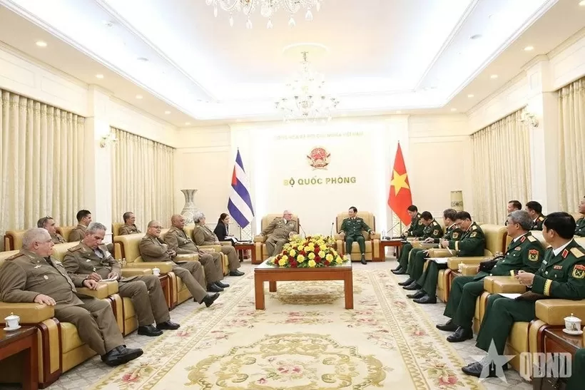 General Nguyen Tan Cuong meets with Cuban Minister of Revolutionary Armed Forces
