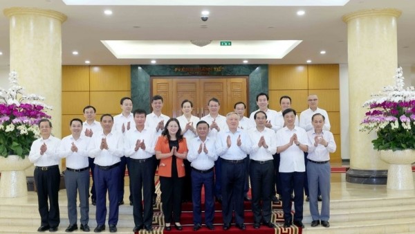 Politburo looks into Party congress preparations of Ninh Binh, Dak Lak, Lao Cai