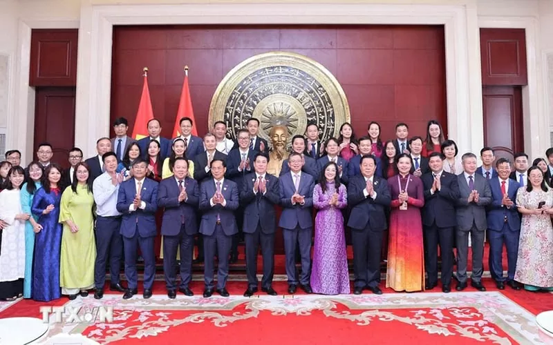 President Luong Cuong meets Vietnamese community in China President Luong Cuong meets Vietnamese community in China