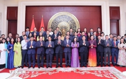 President Luong Cuong meets Vietnamese community in China