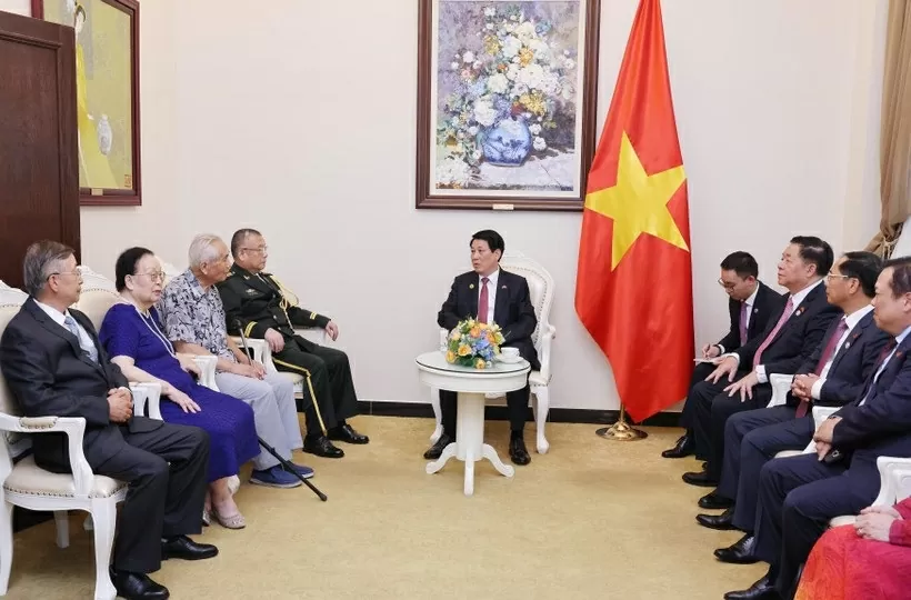 President Luong Cuong meets families of Chinese friends of Vietnam