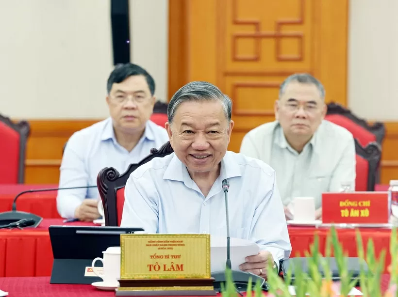 Party General Secretary To Lam speaks during the Politburo's meeting with the Standing Board of the Central Public Security Party Committee. (Photo: VNA)