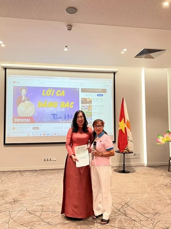 Deputy FM Le Thi Thu Hang visits Vietnamese community in Cyprus