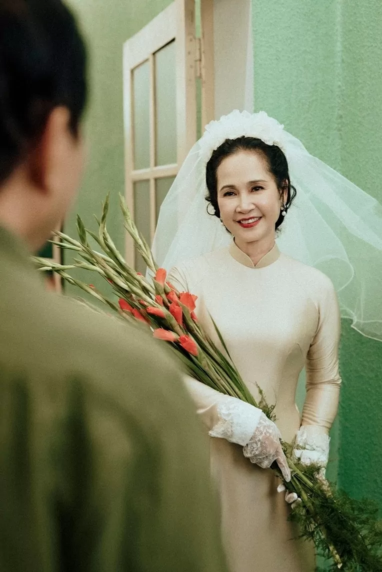 People’s Artist Lan Huong and her husband create a meaningful, special wedding photo album
