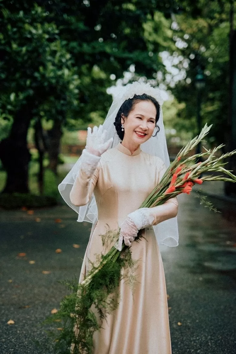 People’s Artist Lan Huong and her husband create a meaningful, special wedding photo album