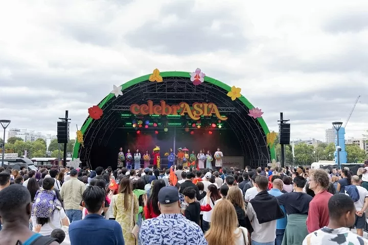 Vietnamese Ao Dai shines at Southeast Asian Cultural Festival in London