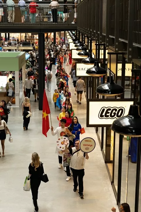 Vietnamese Ao Dai shines at Southeast Asian Cultural Festival in London