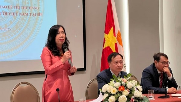 Deputy FM Le Thi Thu Hang visits Vietnamese community in Cyprus