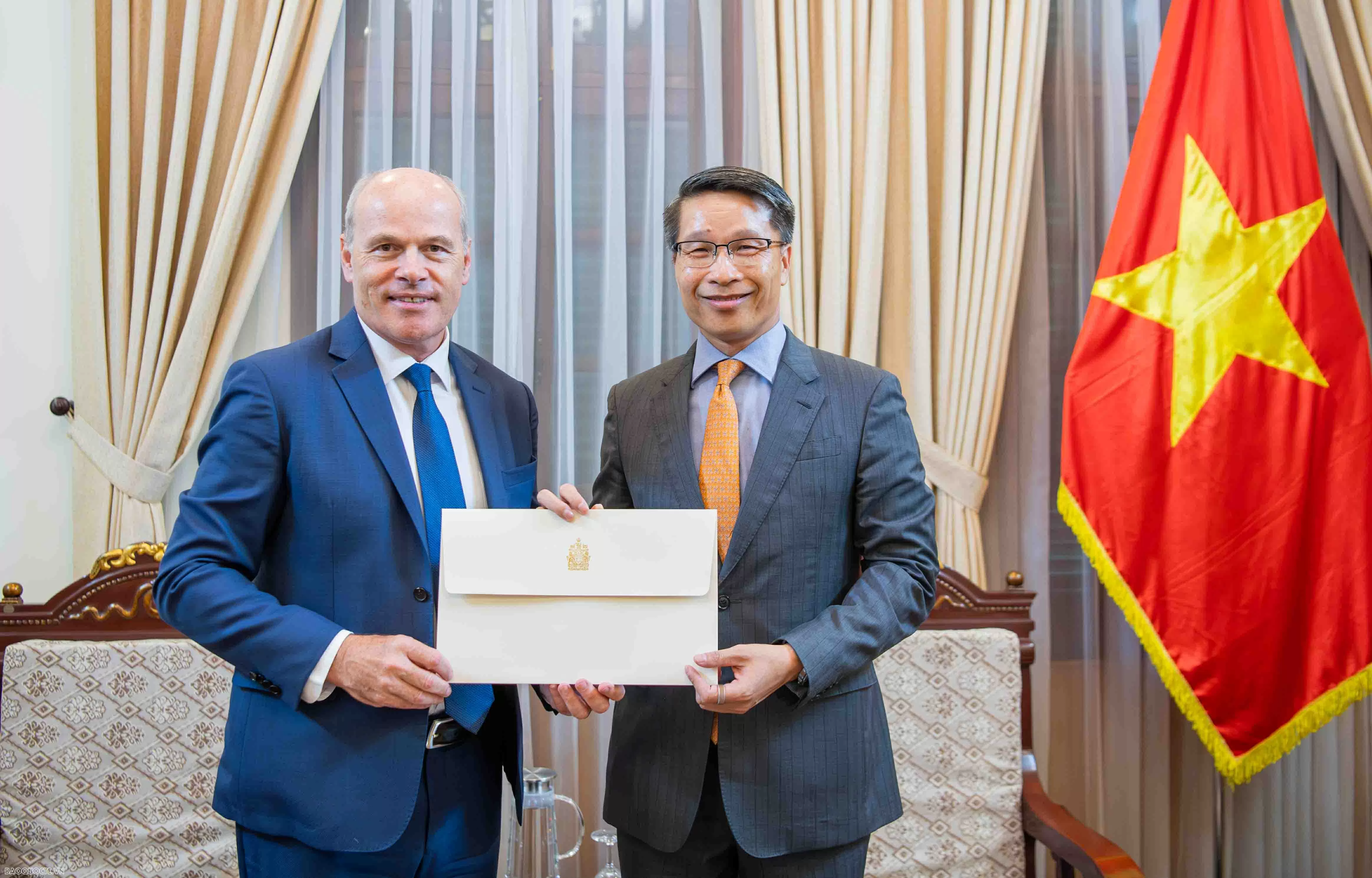 State Protocol and External Interpretation Department receives the copy of Credentials appointing Canadian Ambassador to Vietnam