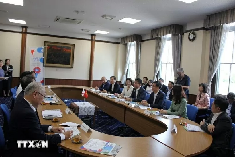 Deputy PM Le Thanh Long meets Japanese partners, Vietnamese community in Kansai