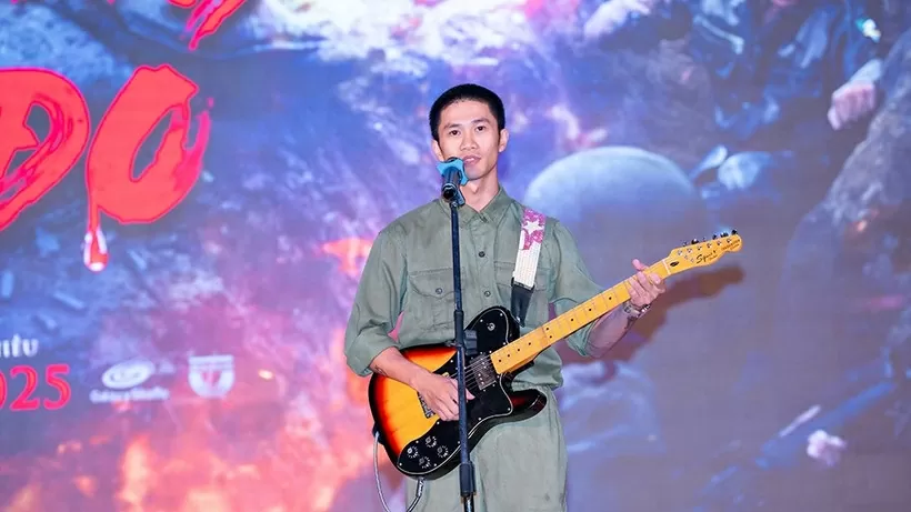 'Mua do' (Red Rain) and two love songs from the frontline to the homefront 'Mua do' (Red Rain) and two love songs from the frontline to the homefront