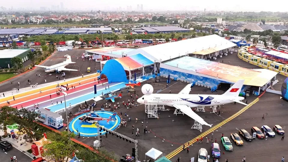 President Ho Chi Minh’s special aircraft on display at National Achievement Exhibition