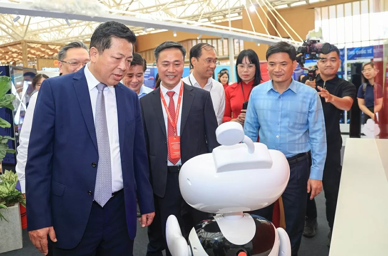 President Ho Chi Minh’s special aircraft on display at National Achievement Exhibition