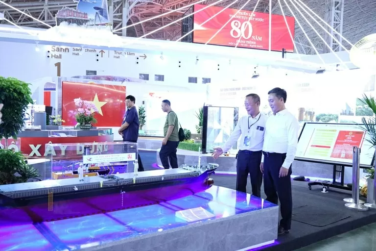 President Ho Chi Minh’s special aircraft on display at National Achievement Exhibition