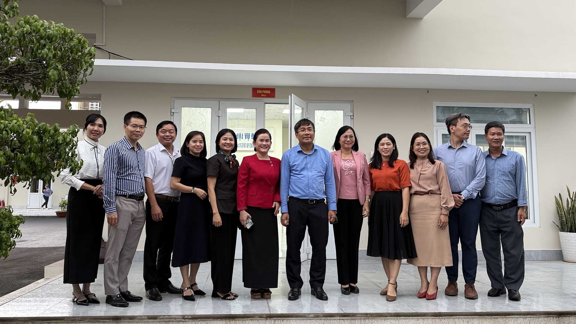 Standing Deputy Minister of Foreign Affairs Nguyen Minh Vu visits and works with Dong Nai province's Department of Foreign Affairs