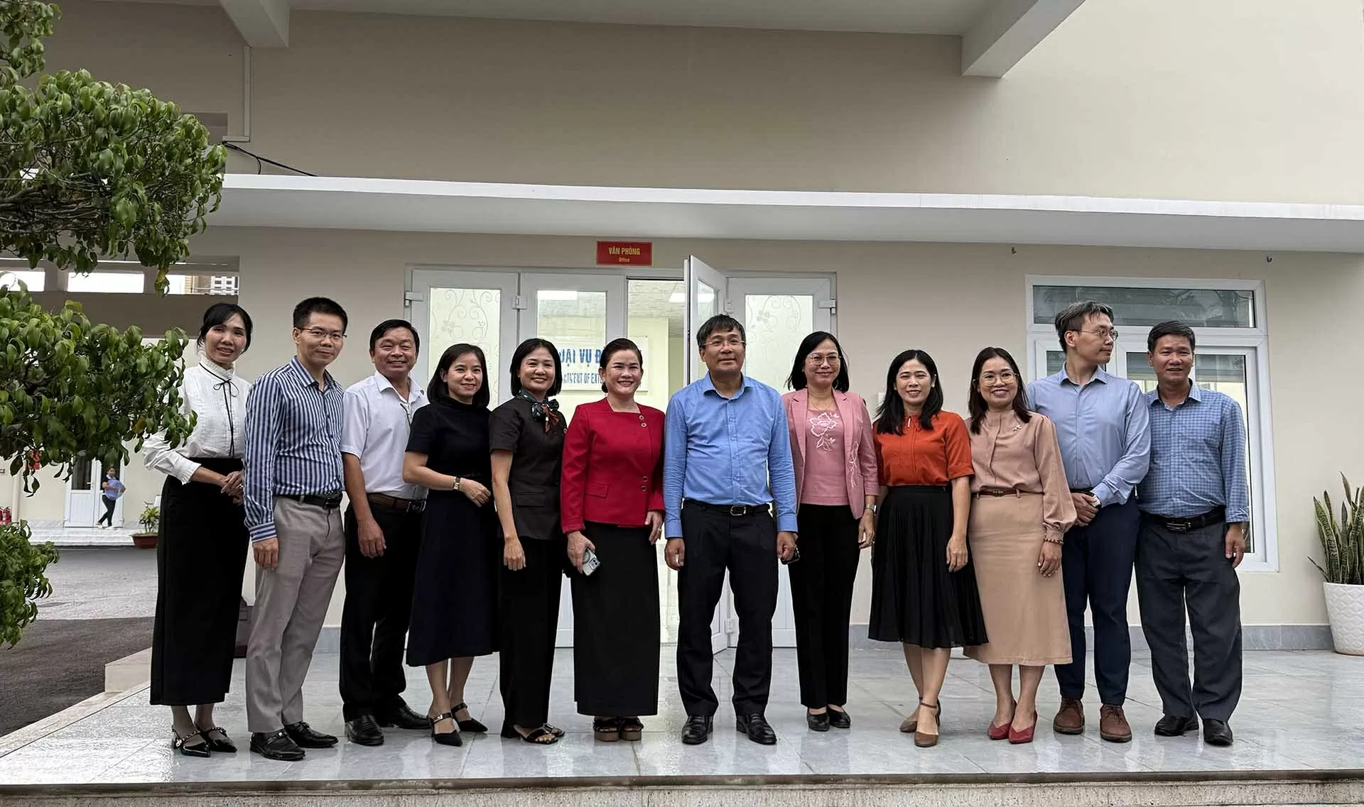 Standing Deputy Minister of Foreign Affairs Nguyen Minh Vu visits and works with Dong Nai province's Department of Foreign Affairs