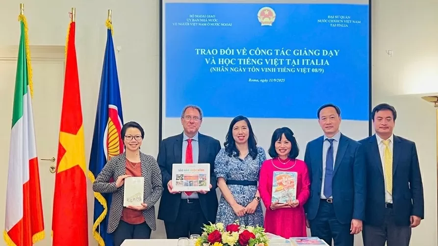 Deputy FM Le Thi Thu Hang meets with representatives of Italian universities and the overseas Vietnamese community