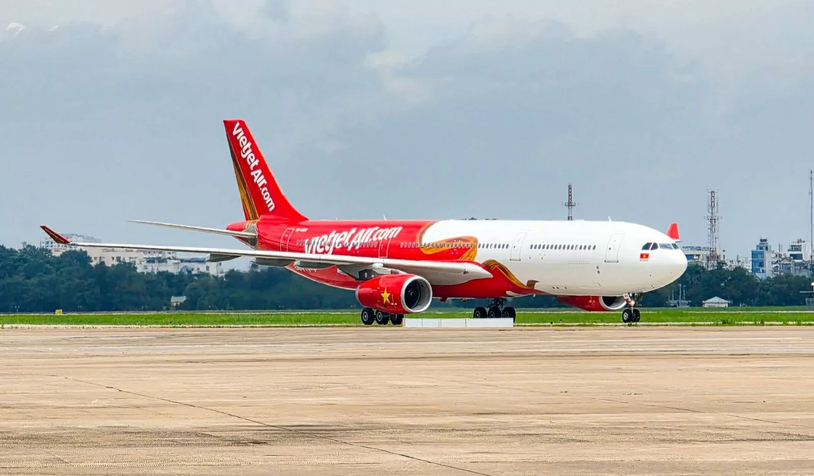 Vietjet welcomes new wide-body aircraft, ready for year-end peak and long-haul international routes