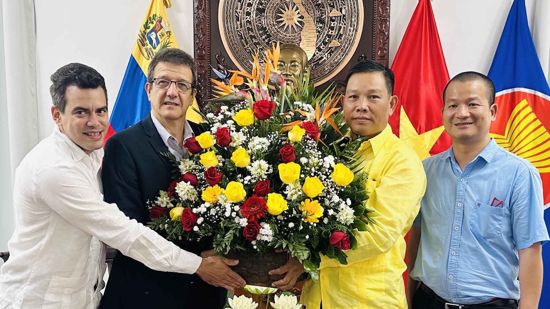 Vietnam-Cuba friendship exchange in Caracas, Venezuela: Ambassador