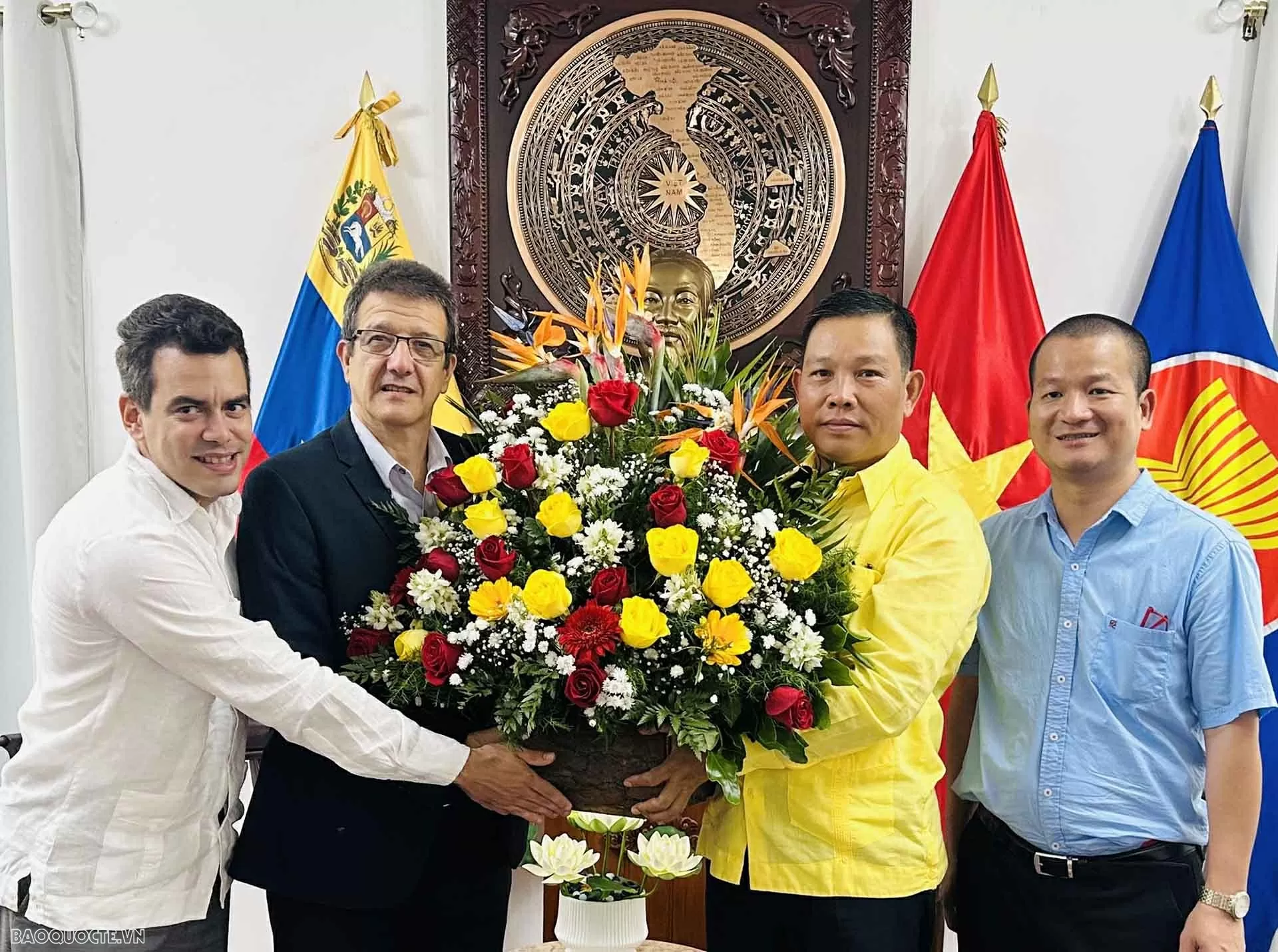 Vietnam-Cuba friendship exchange in Caracas, Venezuela: Ambassador