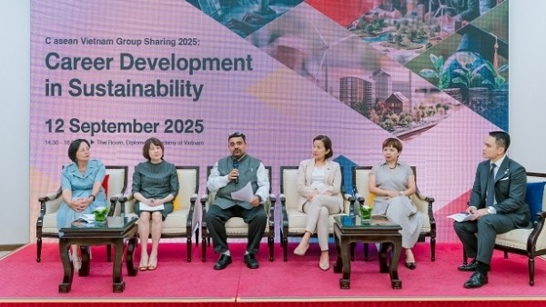 Group sharing on career development in sustainability at DAV