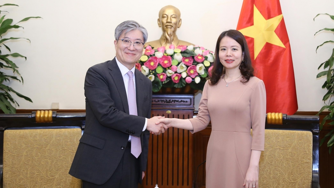 Deputy FM Nguyen Minh Hang receives RoK Assistant Foreign Minister
