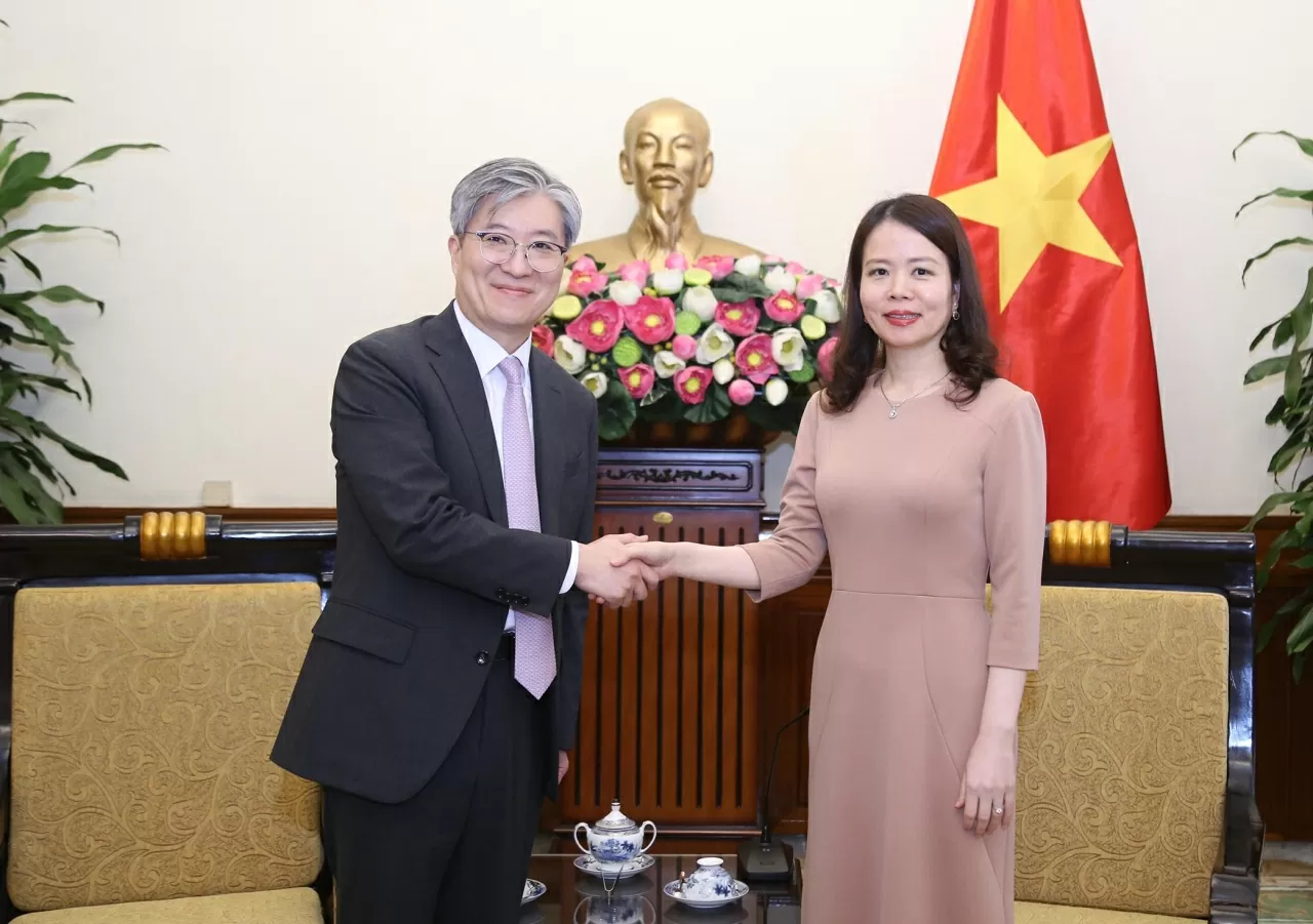 Deputy FM Nguyen Minh Hang receives RoK Assistant Foreign Minister Deputy FM Nguyen Minh Hang receives RoK Assistant Foreign Minister