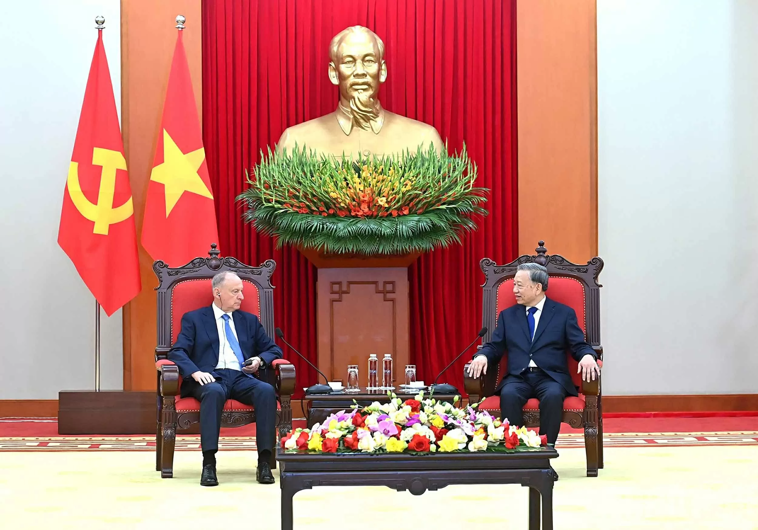 General Secretary To Lam receives Aide to the President of Russia and Chairman of the Maritime Board