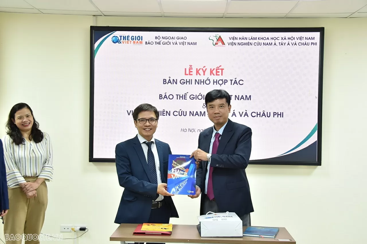 Promoting close ties between journalism and scientific research in the new context: The World and Vietnam Report Promoting close ties between journalism and scientific research in the new context: The World and Vietnam Report