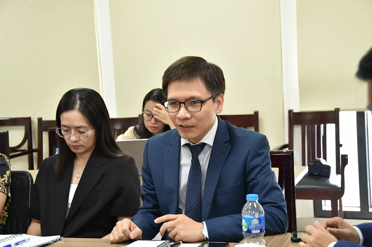 Promoting close ties between journalism and scientific research in the new context: The World and Vietnam Report Promoting close ties between journalism and scientific research in the new context: The World and Vietnam Report