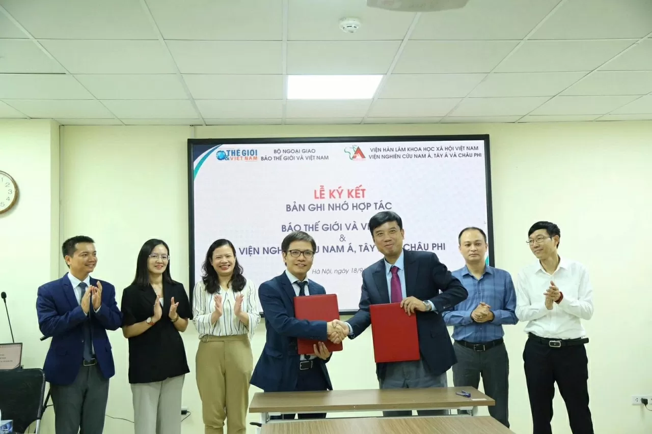 Promoting close ties between journalism and scientific research in the new context: The World and Vietnam Report Promoting close ties between journalism and scientific research in the new context: The World and Vietnam Report