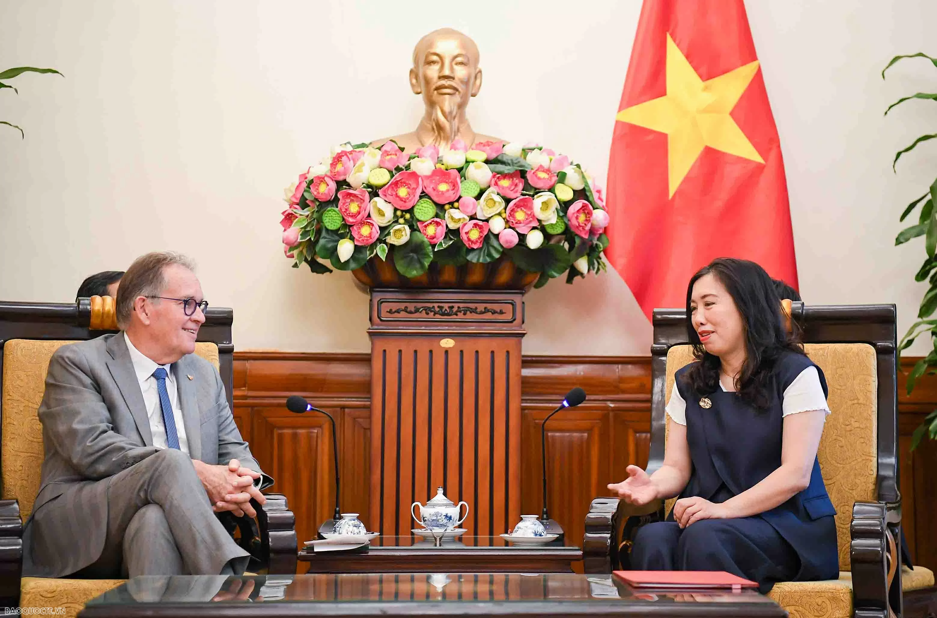 Deputy FM Le Thi Thu Hang meets with the French Senate’s France–Vietnam Friendship Parliamentary Group