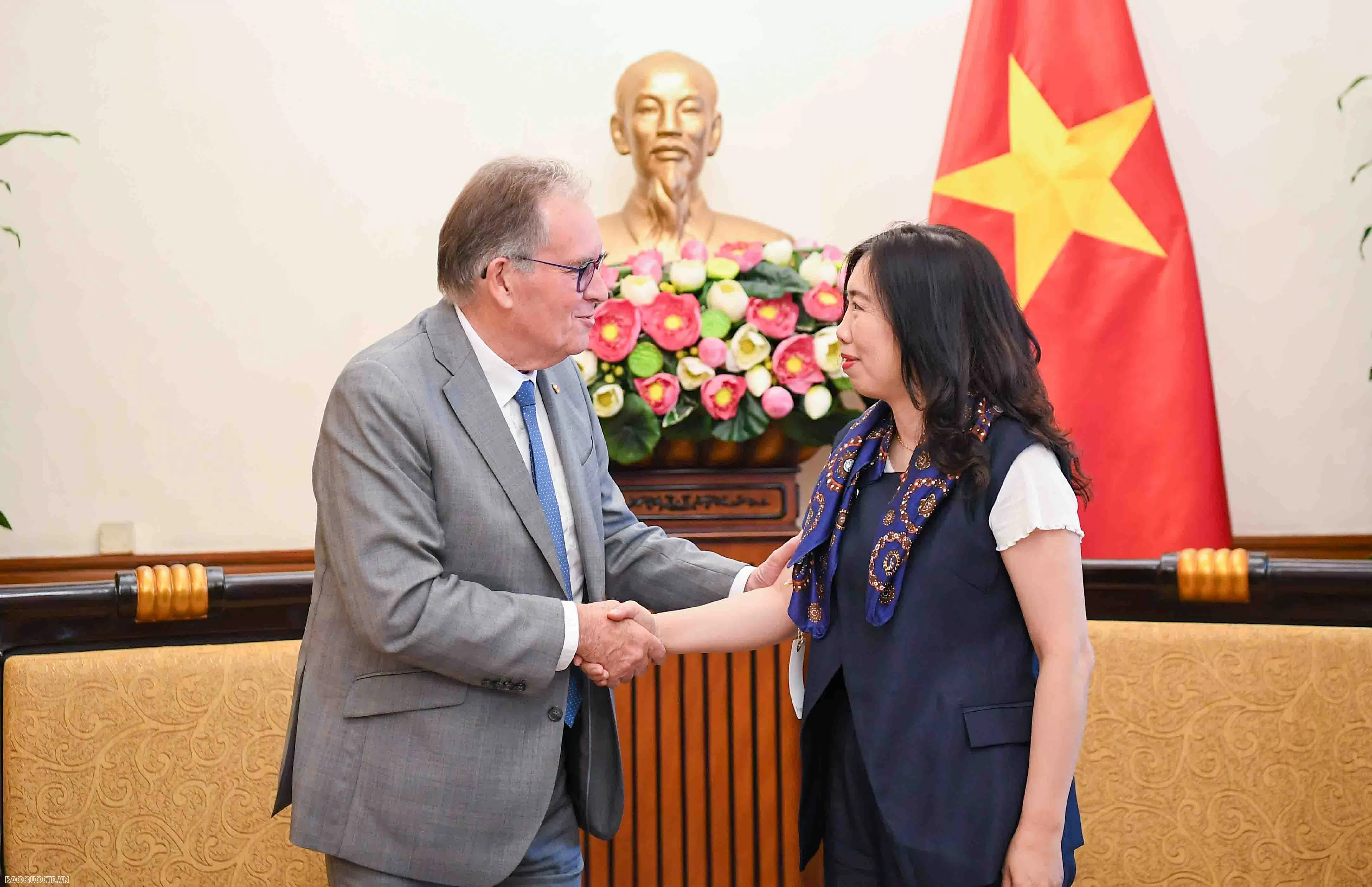 Deputy FM Le Thi Thu Hang meets with the French Senate’s France–Vietnam Friendship Parliamentary Group