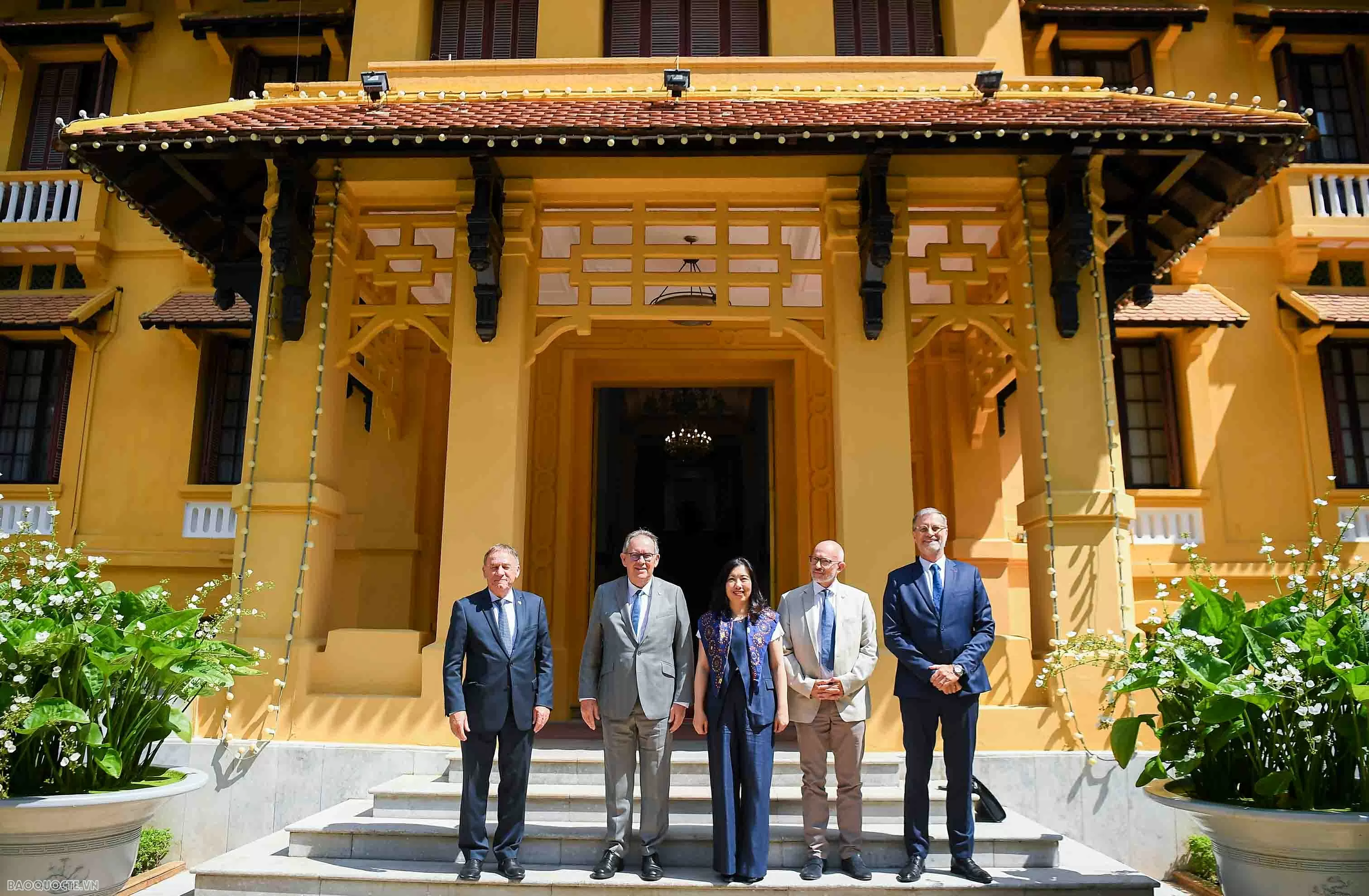 Deputy FM Le Thi Thu Hang meets with the French Senate’s France–Vietnam Friendship Parliamentary Group
