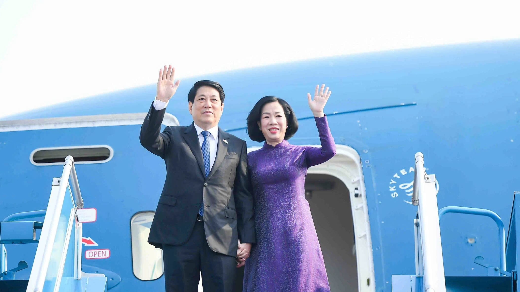 State President Luong Cuong and Spouse depart Hanoi for UNGA 80's general debate and bilateral activities in the United States