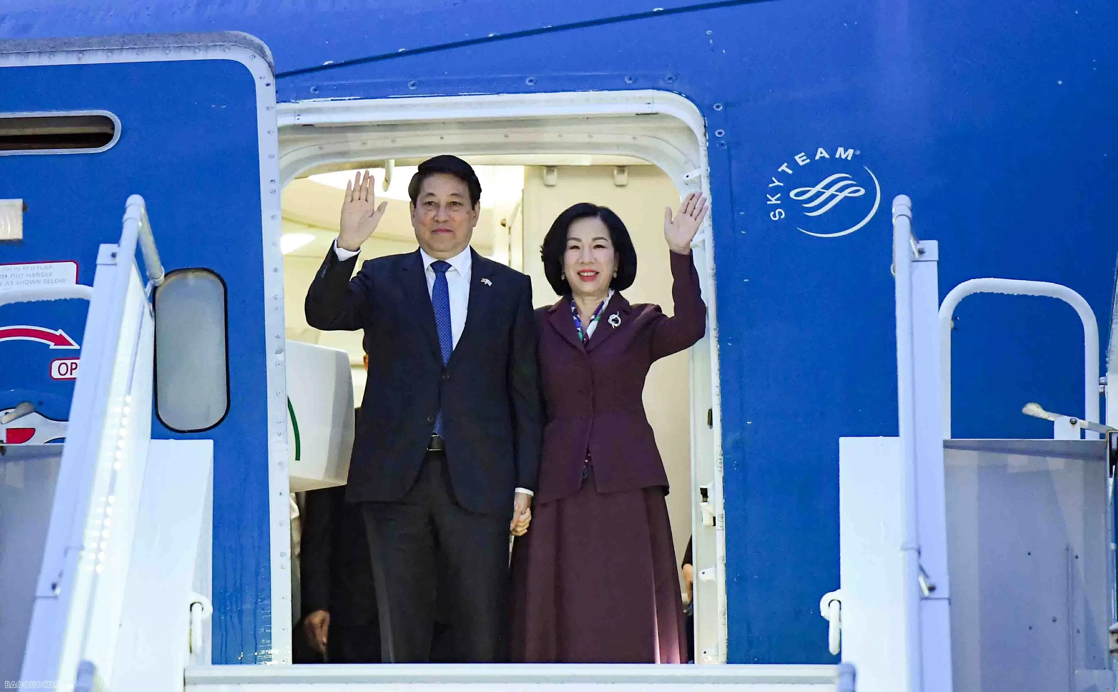 President Luong Cuong and spouse arrive in Seattle, starting activities in the United States