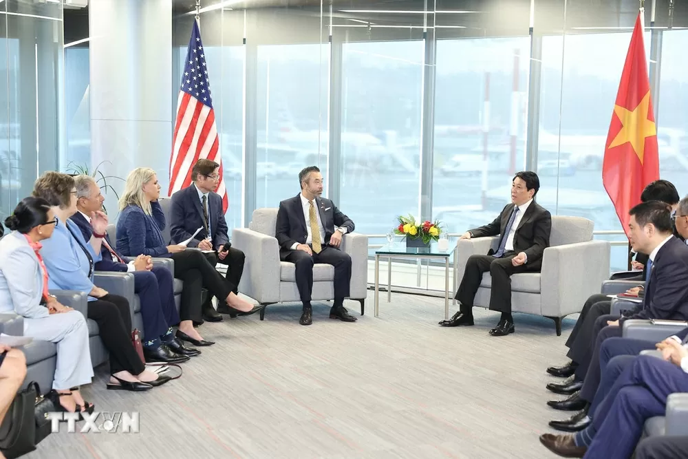 President Luong Cuong receives US’s Oregon State legislators