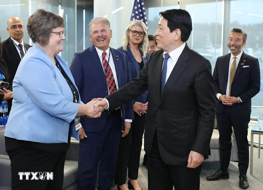 President Luong Cuong receives US’s Oregon State legislators