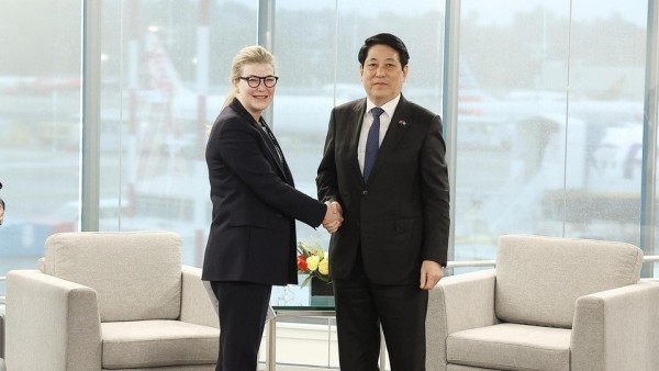 President Luong Cuong receives Boeing’s leader in Seattle