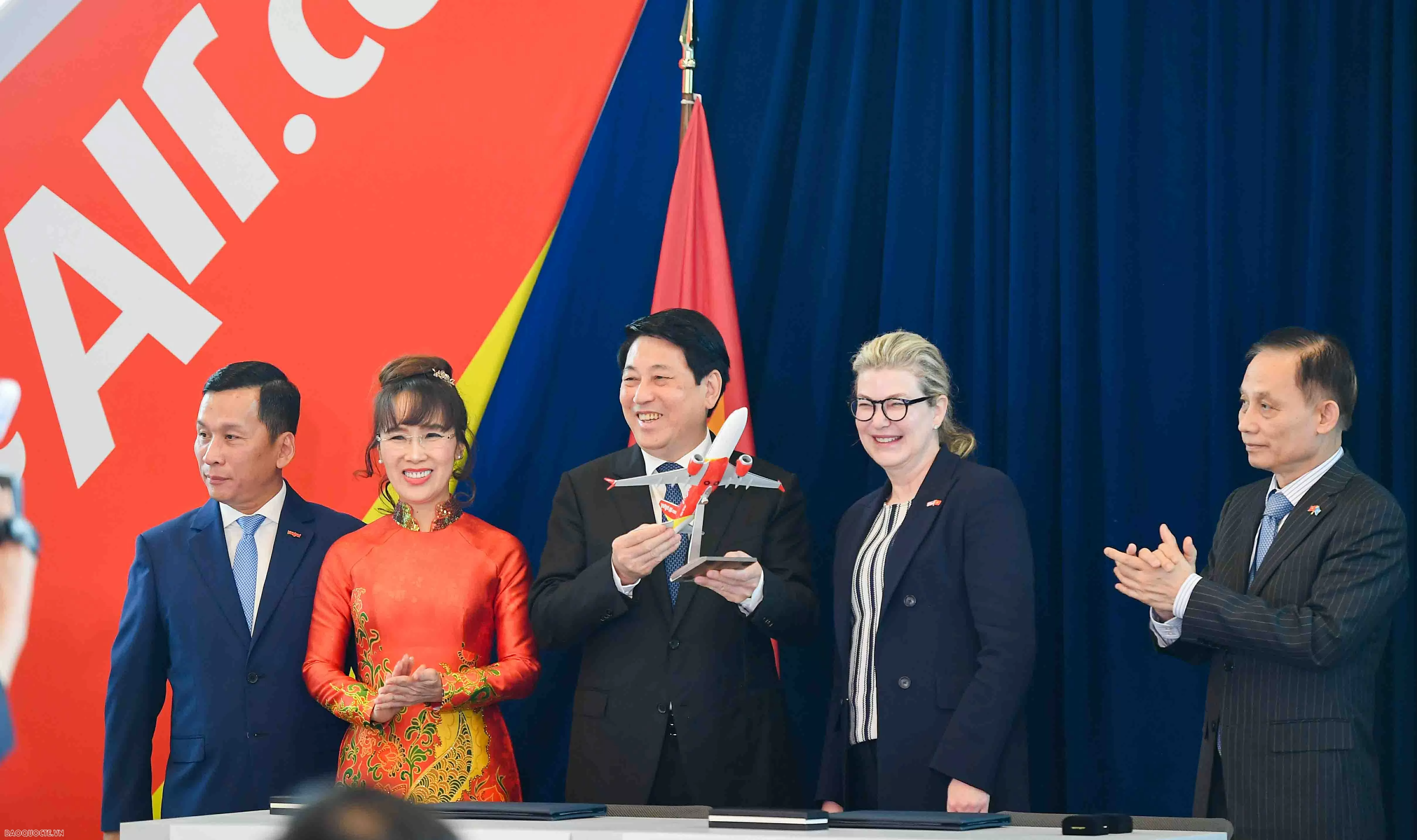 President Luong Cuong attends Boeing–Vietjet aircraft handover in Seattle