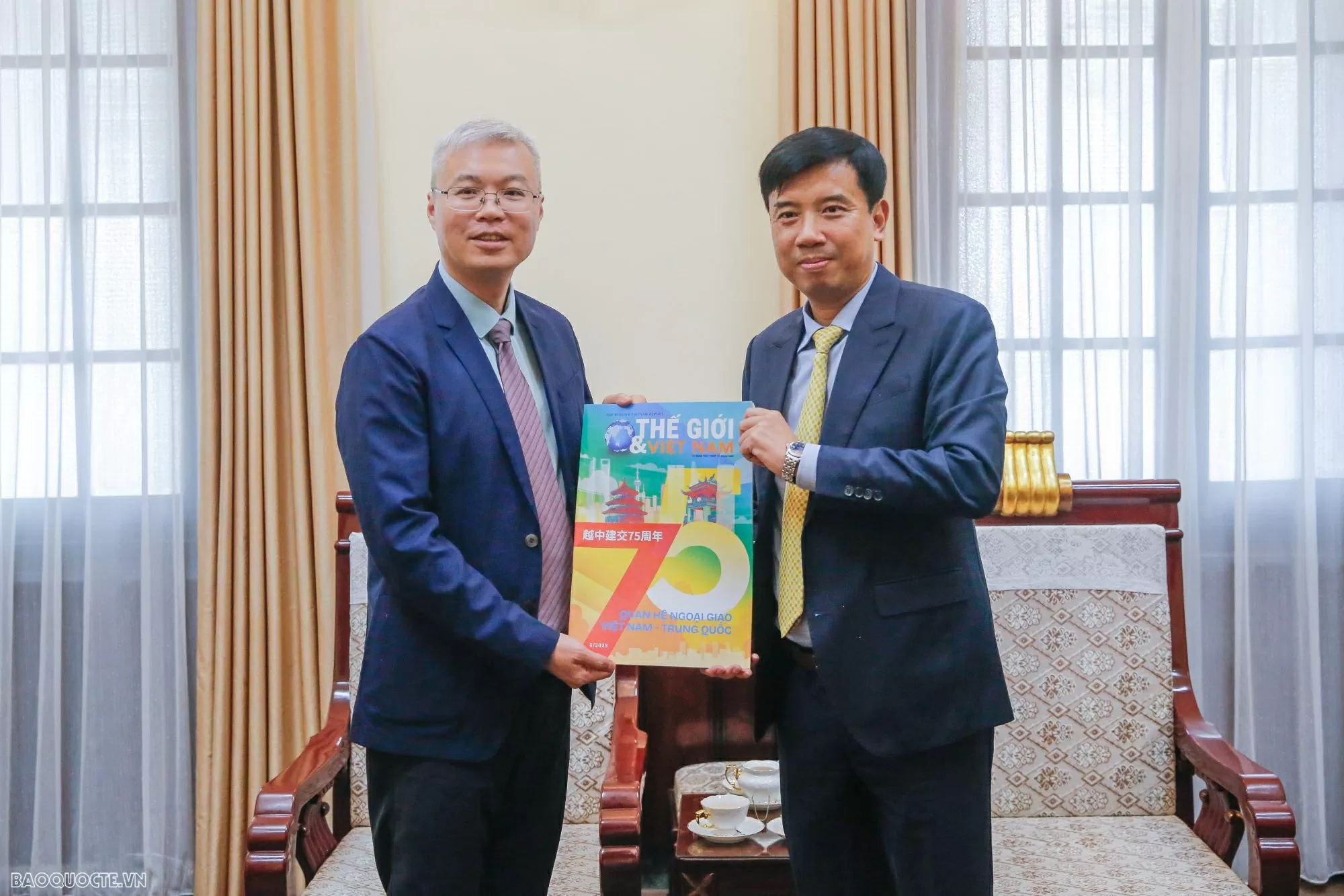 The World and Vietnam Report and China's Guangdong Radio and Television forge cooperation and information sharing