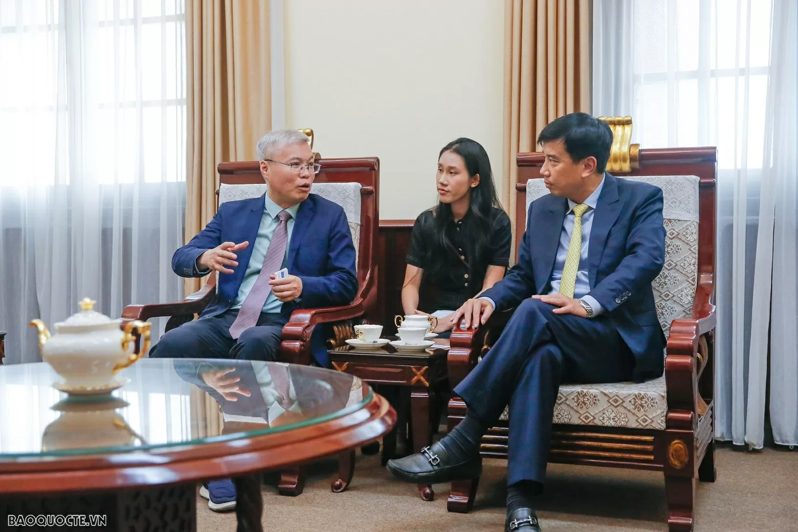 The World and Vietnam Report and China's Guangdong Radio and Television forge cooperation and information sharing