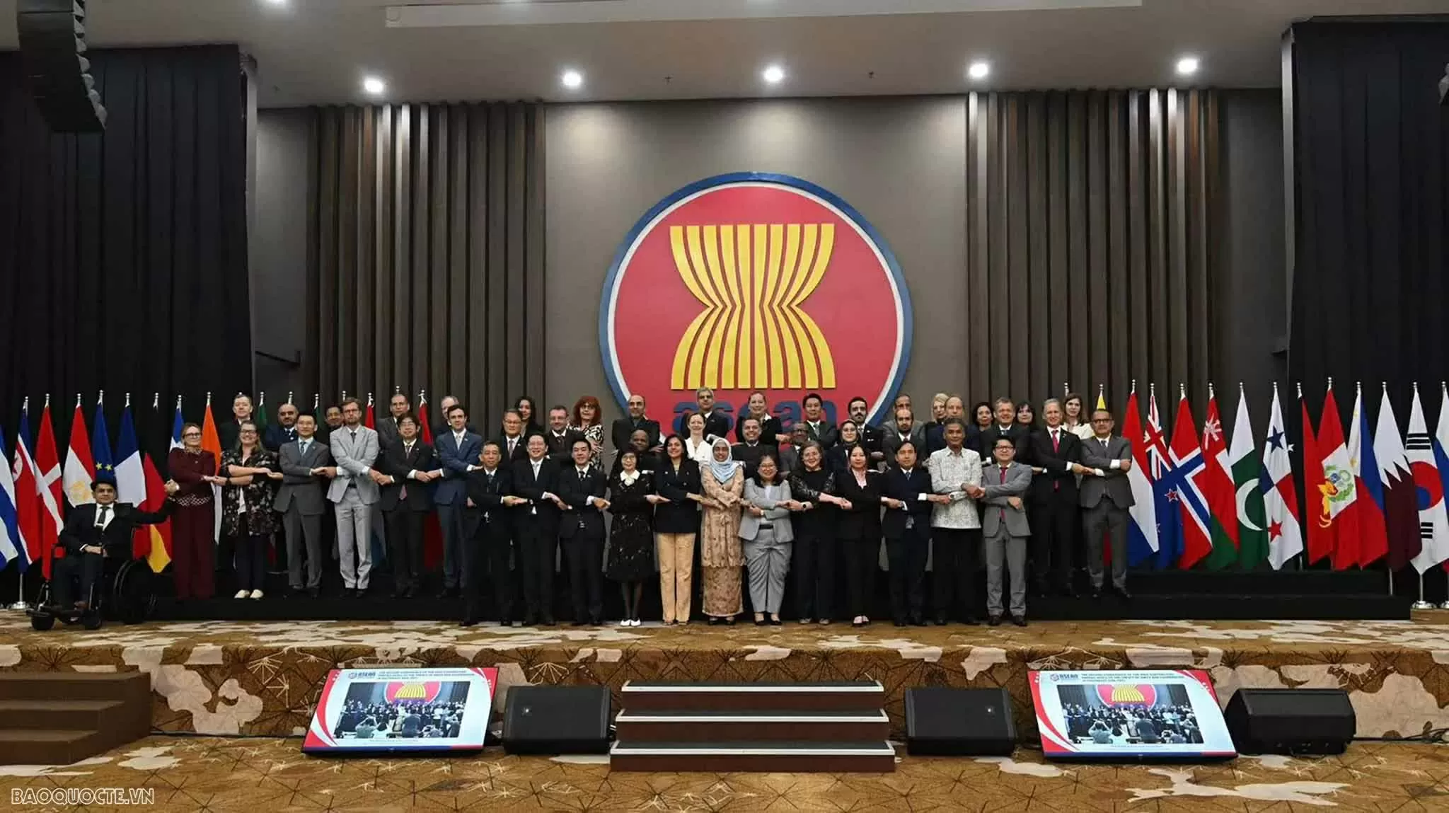 The British Royal Family exhibits diplomatic hospitality with President Trump The British Royal Family exhibits diplomatic hospitality with President Trump