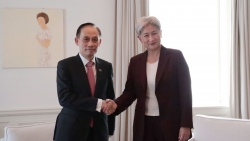 Acting Foreign Minister Le Hoai Trung meets Australian Foreign Minister Penny Wong